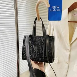 CHINA WHAT'S NEW 2058 - BLACK T PURSE