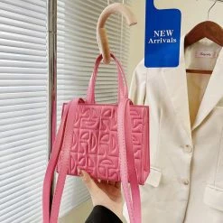 CHINA WHAT'S NEW 2058 - PINK T PURSE