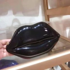 CHINA 2303 - BLACK LIPS PURSE