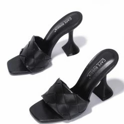 CAPE ROBBIN AFFECTION - BLACK