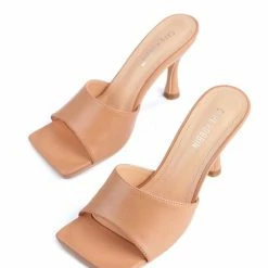 CAPE ROBBIN TOWN SQUARE - NUDE WHAT'S NEW