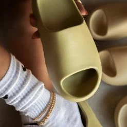 CAPE ROBBIN FESTIVE - OLIVE