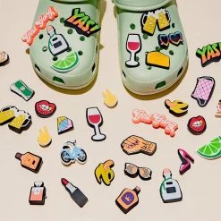 CAPE ROBBIN CROCS PIN SET A WHAT'S NEW