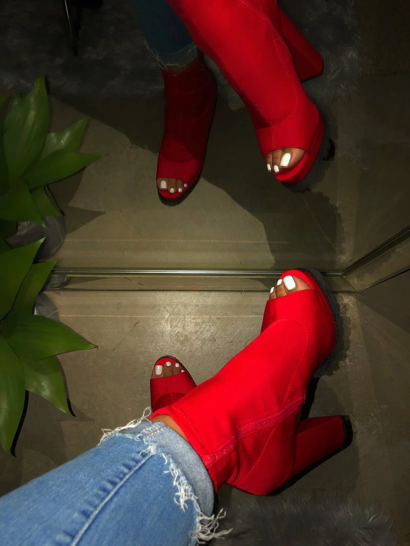 LILIANA MONCLAIR21 - RED