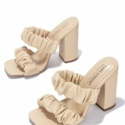 CAPE ROBBIN RIEDEL - NUDE