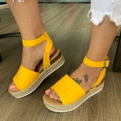 FORTUNE TOPIC - YELLOW