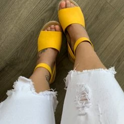 FORTUNE TOPIC - YELLOW